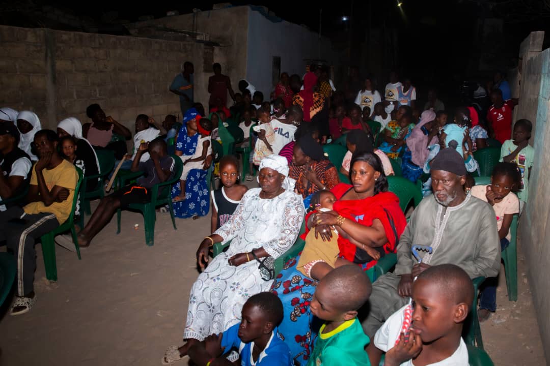 Audience familiale autour d'une projection