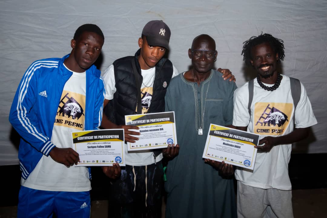 Participants fiers de leurs certificats